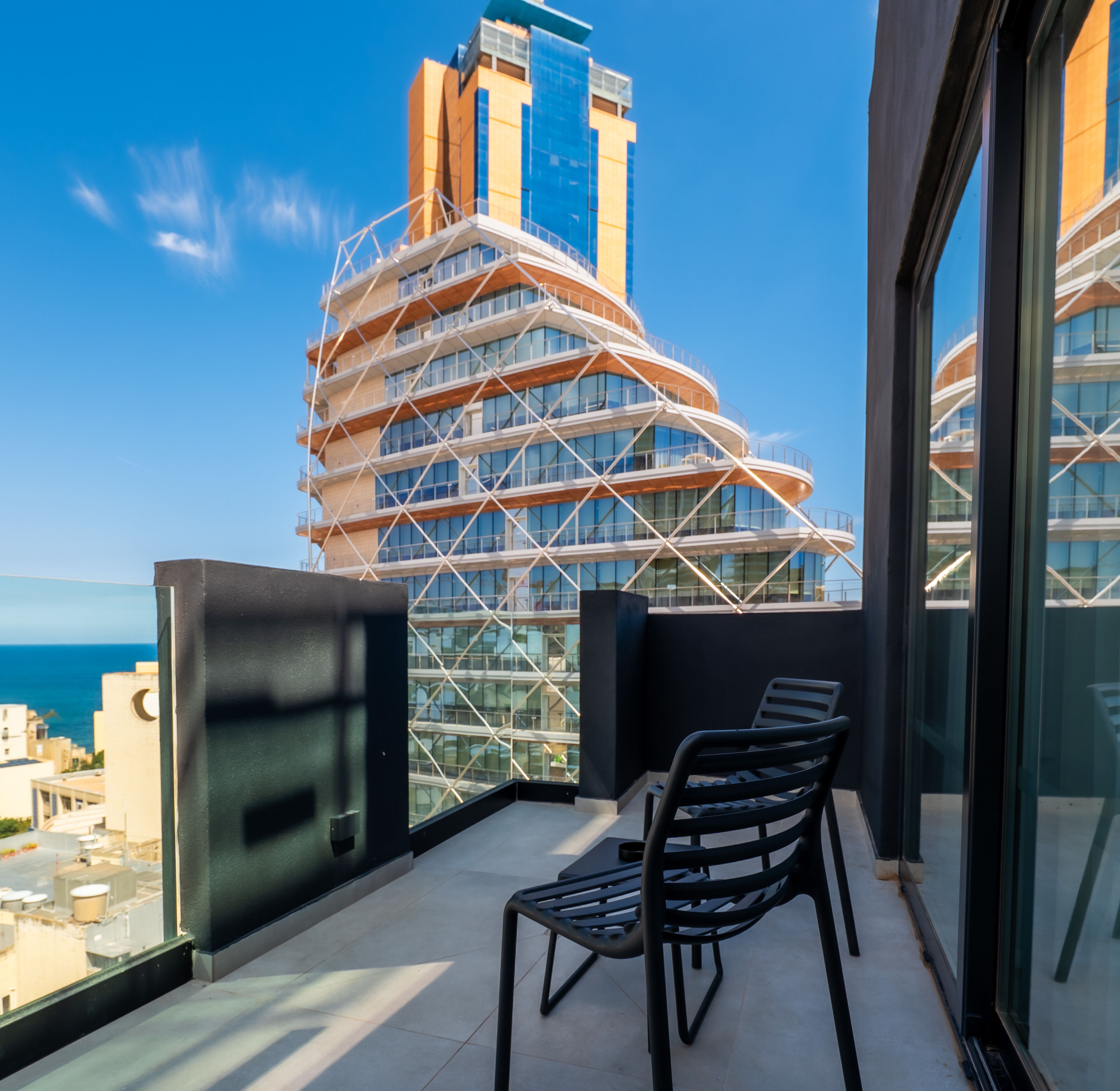 Superior kamer, 1 twee- of 2 eenpersoonsbedden | Een minibar, een kluis op de kamer, een bureau, een laptopwerkplek