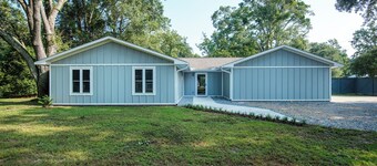 A Quiet 4 Bedroom Fairhope Home, 1 Acre,  Family Friendly & Downtown in Minutes 