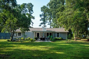 Exterior - A Quiet 4 Bedroom Fairhope Home, 1 Acre,  Family Friendly & Downtown in Minutes  (Fairhope)