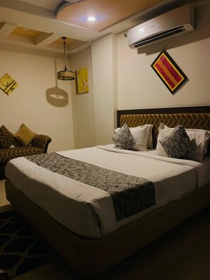Classic Room | 1 bedroom, soundproofing, free WiFi, bed sheets