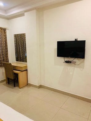 Classic Room | 1 bedroom, soundproofing, free WiFi, bed sheets