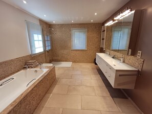 Deluxe-Suite | Badezimmer