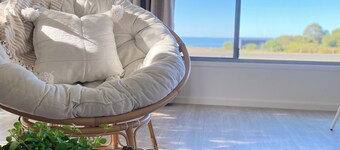 Sunflower Cottage - Stunning Lake Views!  Bottle of wine included