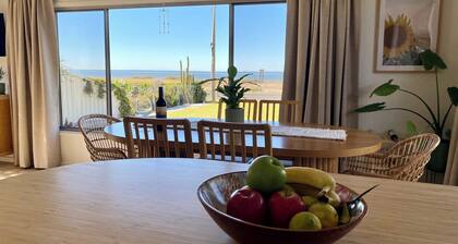 Sunflower Cottage - Stunning Lake Views! Bottle of wine included