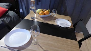 1 chambre, fer et planche à repasser, Wi-Fi, draps fournis
