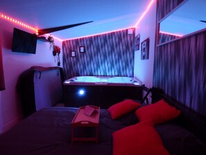 1 slaapkamer, een strijkplank/strijkijzer, wifi, beddengoed