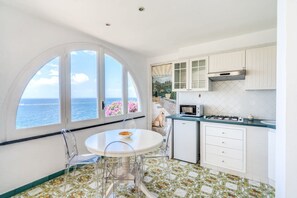 6 habitaciones, tabla de planchar con plancha y acceso a internet 