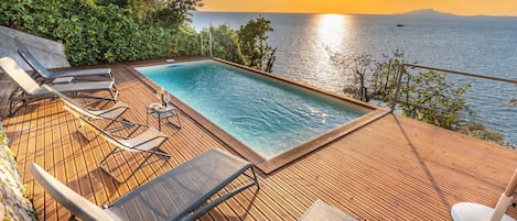 6 bedrooms, iron/ironing board, Internet