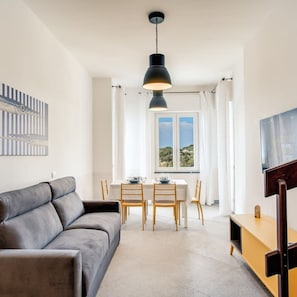 Apartment | 2 bedrooms, iron/ironing board, Internet