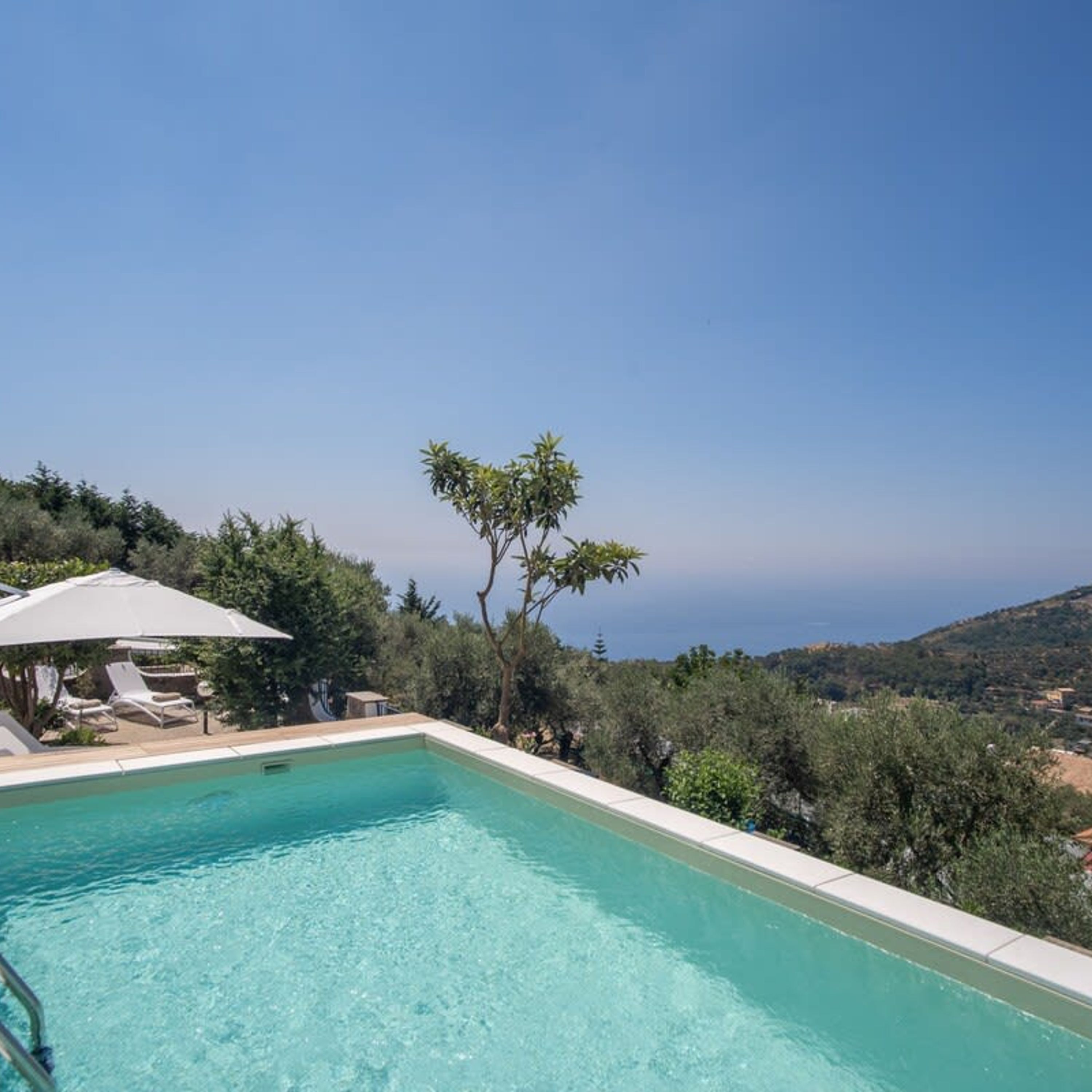 5 chambres, fer et planche à repasser, Internet