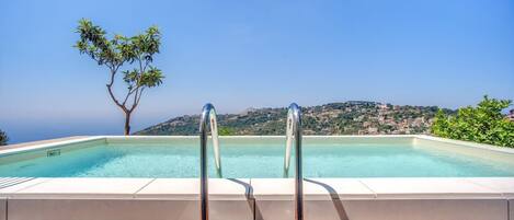 5 bedrooms, iron/ironing board, Internet