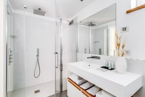 Maison | 3 chambres, fer et planche Ă repasser, Internet