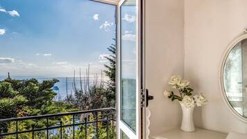 House | 2 bedrooms, iron/ironing board, Internet