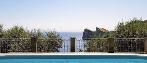 Villa | 5 bedrooms, Internet