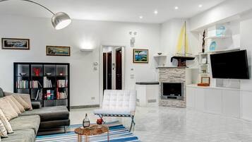 Villa | 4 bedrooms, iron/ironing board, Internet