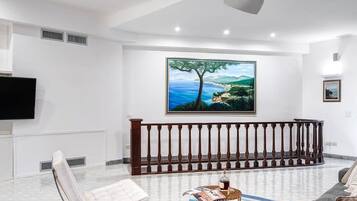 Villa | 4 bedrooms, iron/ironing board, Internet