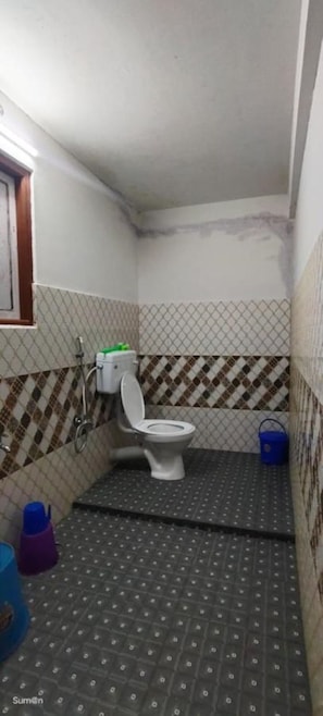 Shower, rainfall showerhead, towels, soap