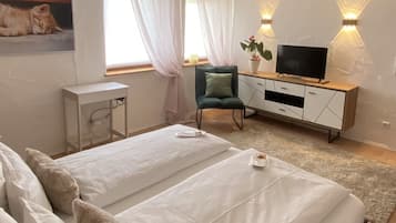 1 dormitorio, tabla de planchar con plancha, wifi y ropa de cama