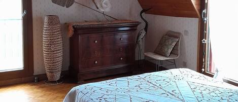 2 chambres, fer et planche à repasser, Wi-Fi, draps fournis