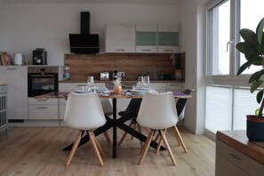 Private kitchen - Familienfreundliche Ferienwohnung in Ufernähe zum Goitzschesee (Muldestausee)