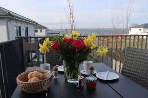Outdoor dining - Familienfreundliche Ferienwohnung in Ufernähe zum Goitzschesee (Muldestausee)