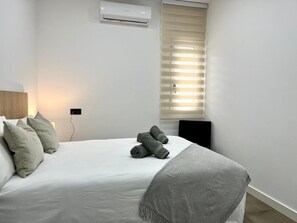 2 bedrooms, iron/ironing board, Internet, bed sheets