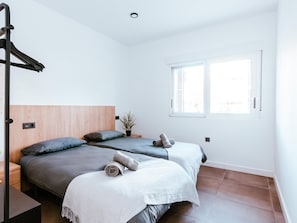 2 chambres, fer et planche à repasser, accès Internet, draps fournis