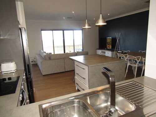 Memories by the Sea - Esplanade position!