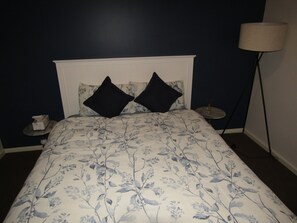 3 chambres, fer et planche à repasser