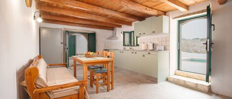 House, Smoking | 2 bedrooms, soundproofing