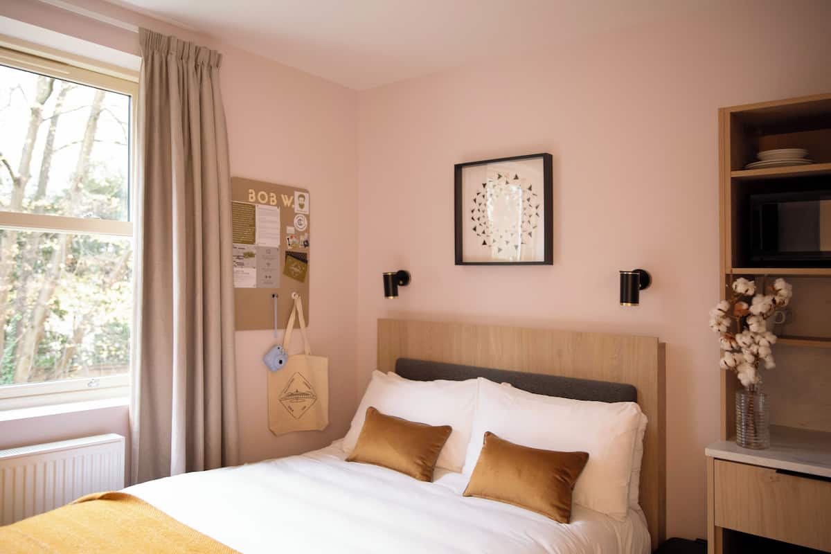 Standard Double Room | Free WiFi, bed sheets