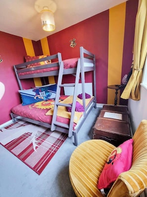 2 bedrooms, iron/ironing board, WiFi, bed sheets - Apartment 9 3/4. 10 min walk to Harry Potter (Hertfordshire)