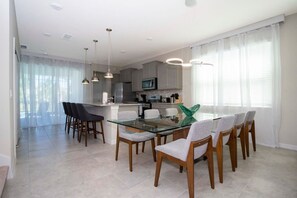 5 bedrooms, Internet - 7316 Luxury Home 5BD Near Disney (Davenport)