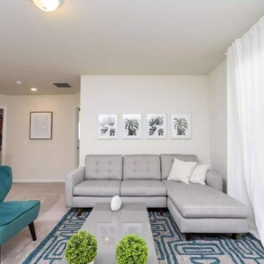 House | 5 bedrooms, iron/ironing board, Internet - 1807 Amazing 5BR Brand New House (Davenport)