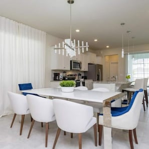 House | 5 bedrooms, iron/ironing board, Internet - 1807 Amazing 5BR Brand New House (Davenport)