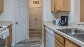 3 bedrooms, Internet