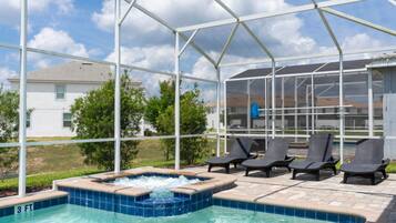 House | 6 bedrooms, high-speed internet