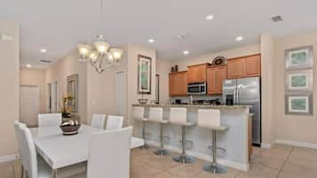 5 bedrooms, iron/ironing board