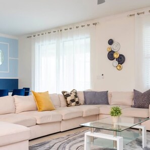 8 habitaciones, tabla de planchar con plancha y acceso a internet 