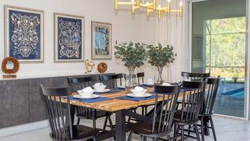 House | 7 bedrooms, iron/ironing board, Internet