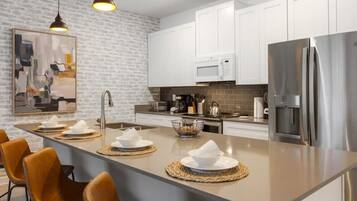 Apartment | 4 bedrooms, iron/ironing board, Internet