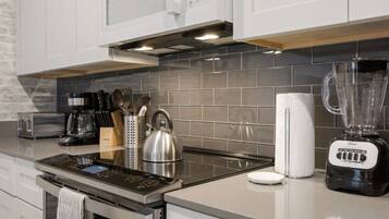 Apartemen | 4 kamar tidur, setrika/meja setrika, dan internet