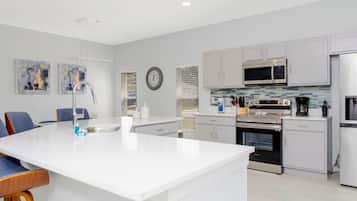 House | 4 bedrooms, iron/ironing board, Internet