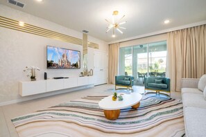 House - 3961 Luxury 7BD Home (Davenport)