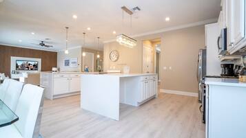 House | 5 bedrooms, Internet, bed sheets