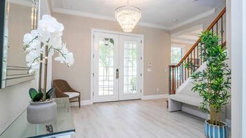 House | 5 bedrooms, Internet, bed sheets