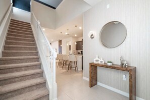 House | 7 bedrooms, iron/ironing board, Internet