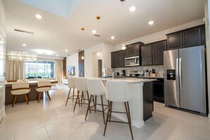 House | 7 bedrooms, iron/ironing board, Internet