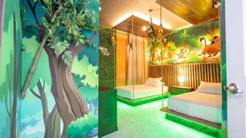 House | 12 bedrooms, iron/ironing board, Internet