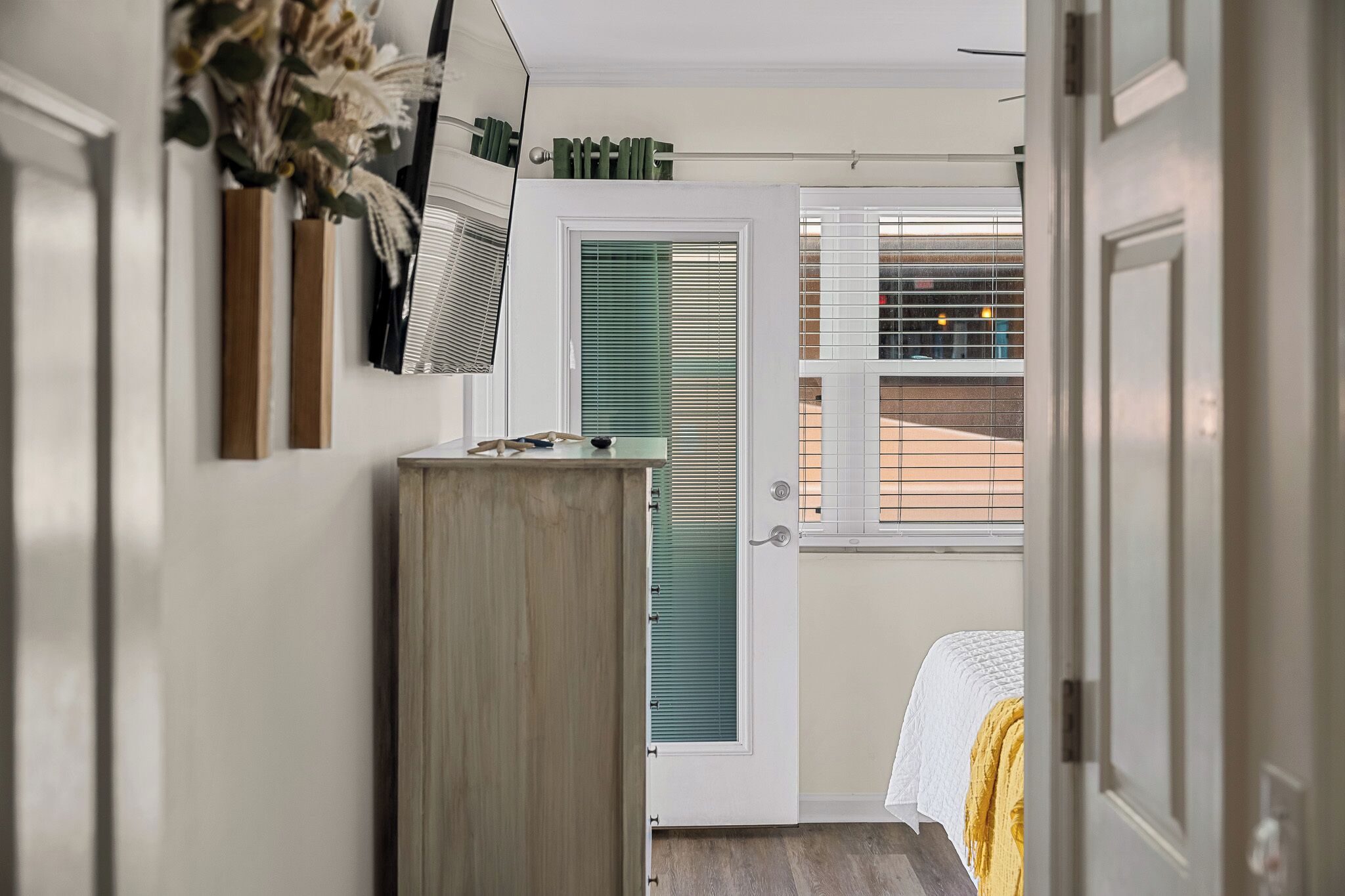 3 bedrooms, in-room safe, desk, iron/ironing board